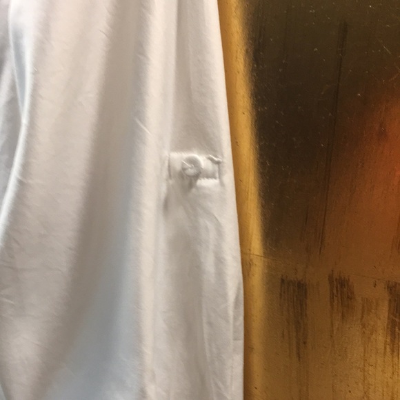 Classic White Fitted Blouse - Picture 5 of 6